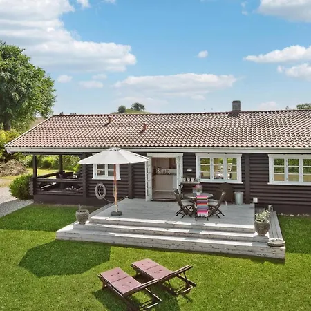 3 Bedroom Cozy In Feriehus